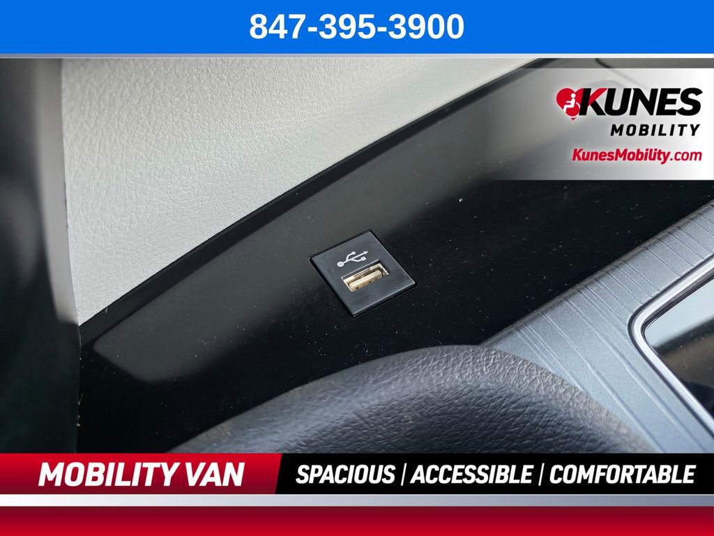 Used 2026 Toyota Sienna LE FWD image 58