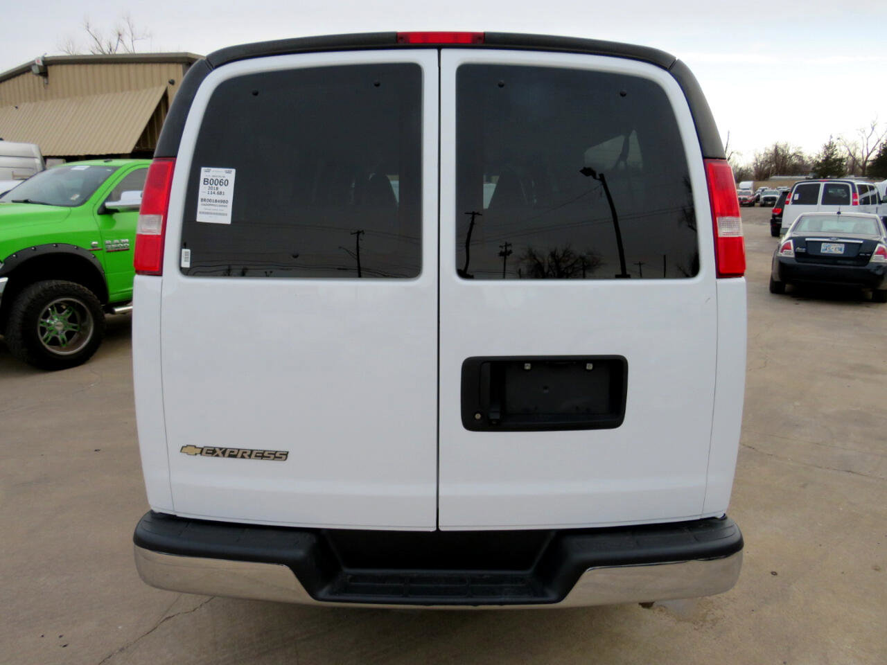 Used 2018 Chevrolet Express 3500 LT w/ LT Preferred Equipment Group RWD image 5