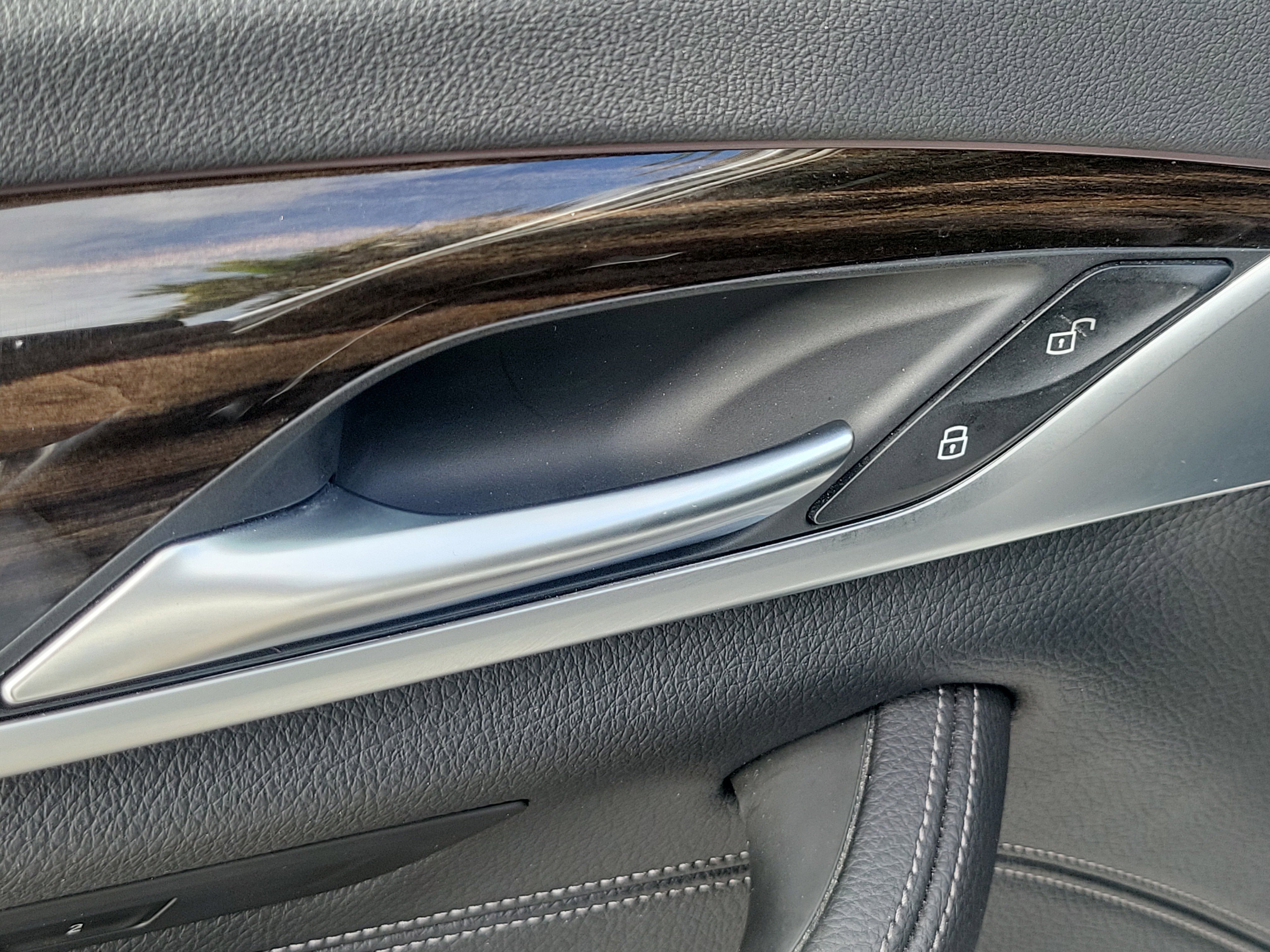 Used 2021 BMW 540i w/ Convenience Package image 19