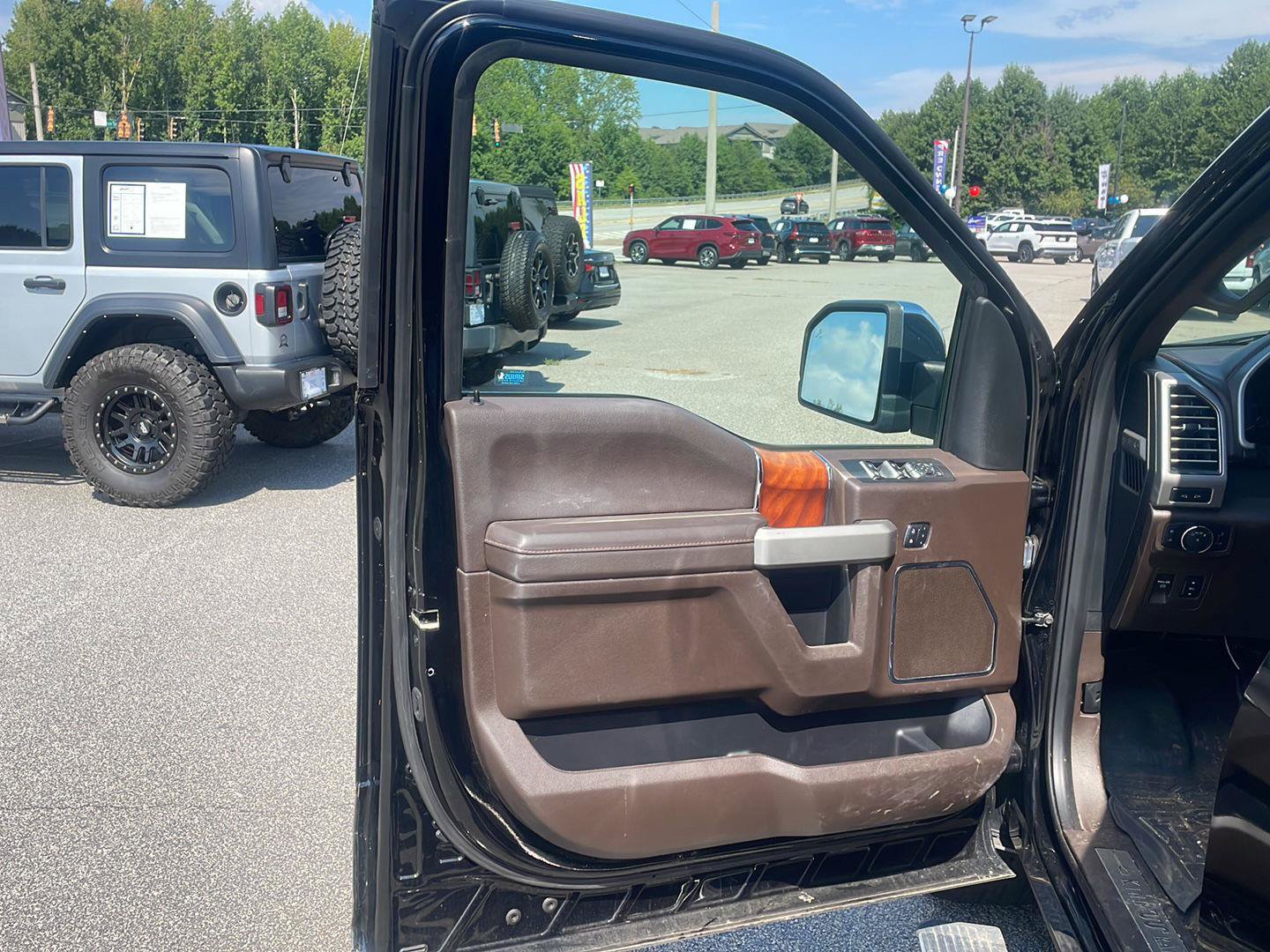 Used 2018 Ford F150 King Ranch w/ Equipment Group 601A Luxury AWD/4WD image 8