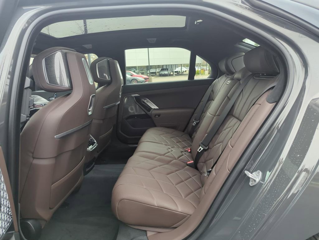 New 2025 BMW 760i xDrive w/ Executive Package image 23