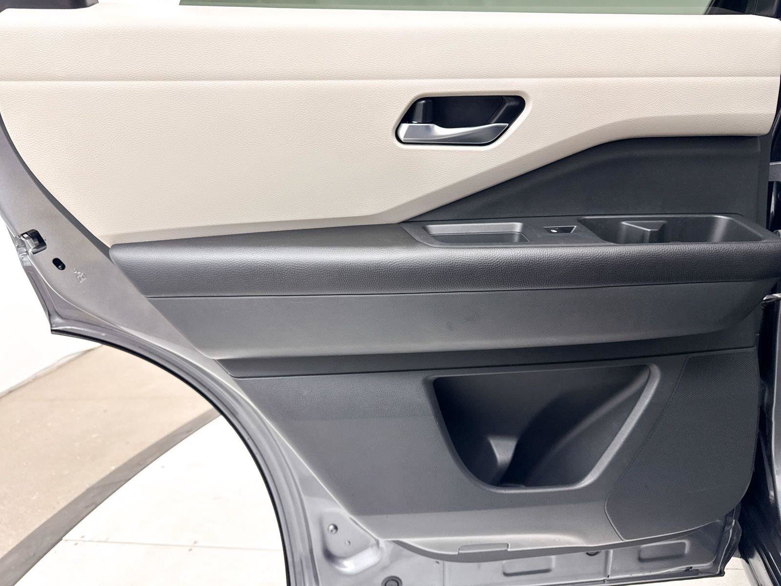Used 2022 Nissan Pathfinder SV FWD image 31