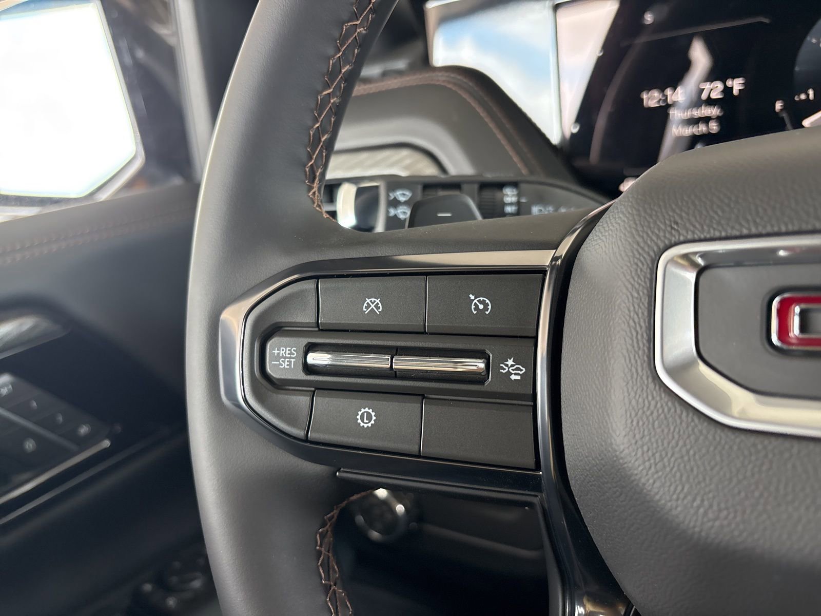 New 2026 GMC Yukon AT4 w/ LPO, Floor Liner Package image 32