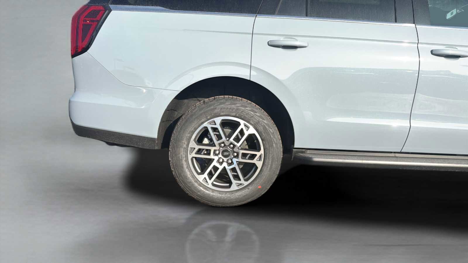 Used 2026 Ford Expedition Active image 42