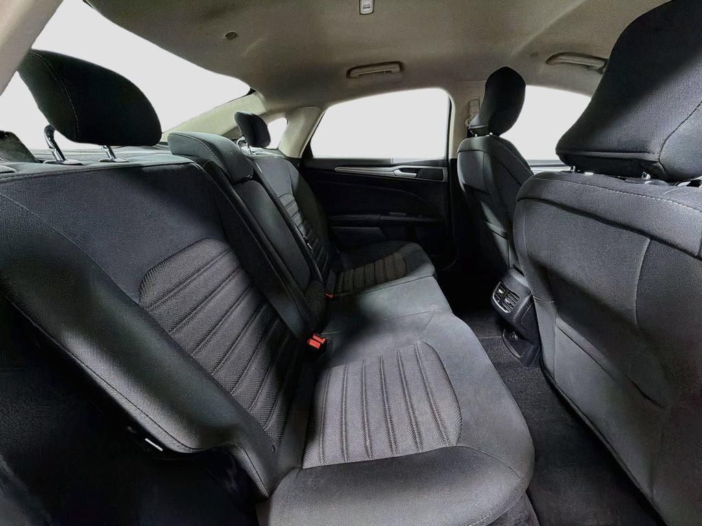 Used 2019 Ford Fusion SE FWD image 27
