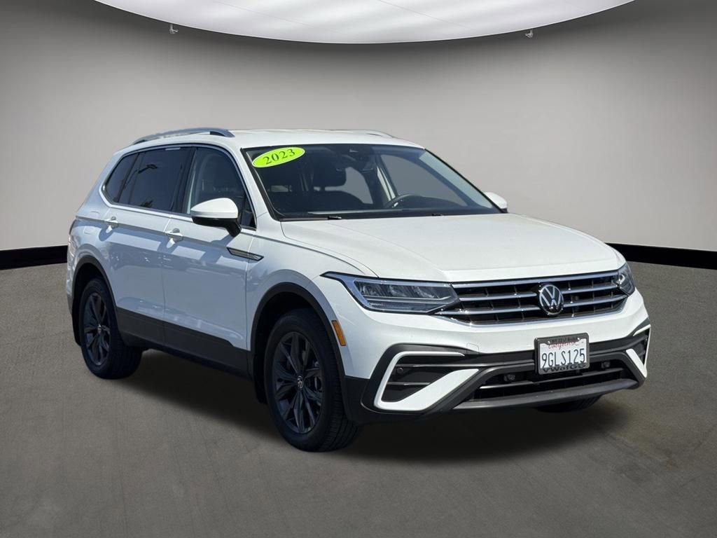 Used 2023 Volkswagen Tiguan SE image 1