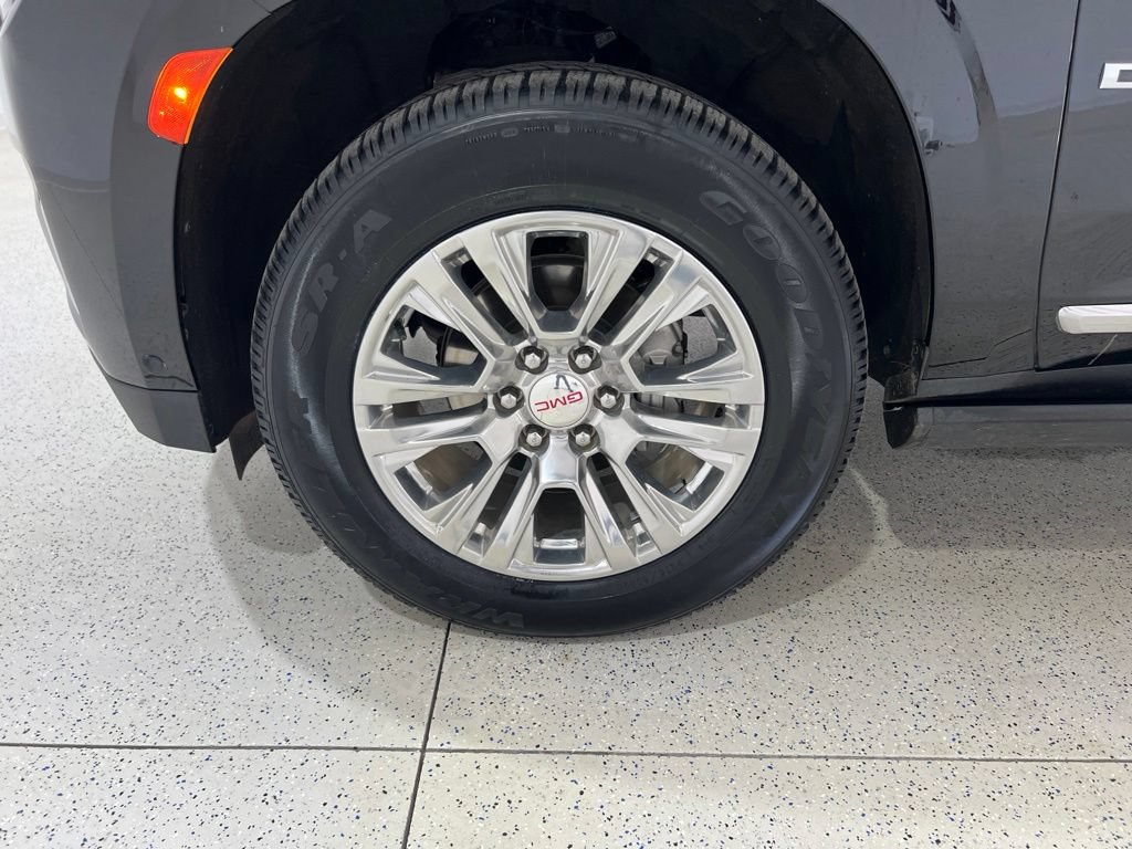 Used 2024 GMC Yukon Denali w/ Advanced Technology Package AWD/4WD image 31