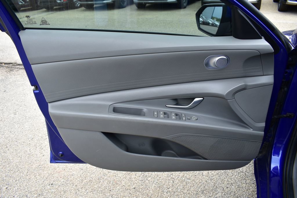 Used 2022 Hyundai Elantra SEL FWD image 10