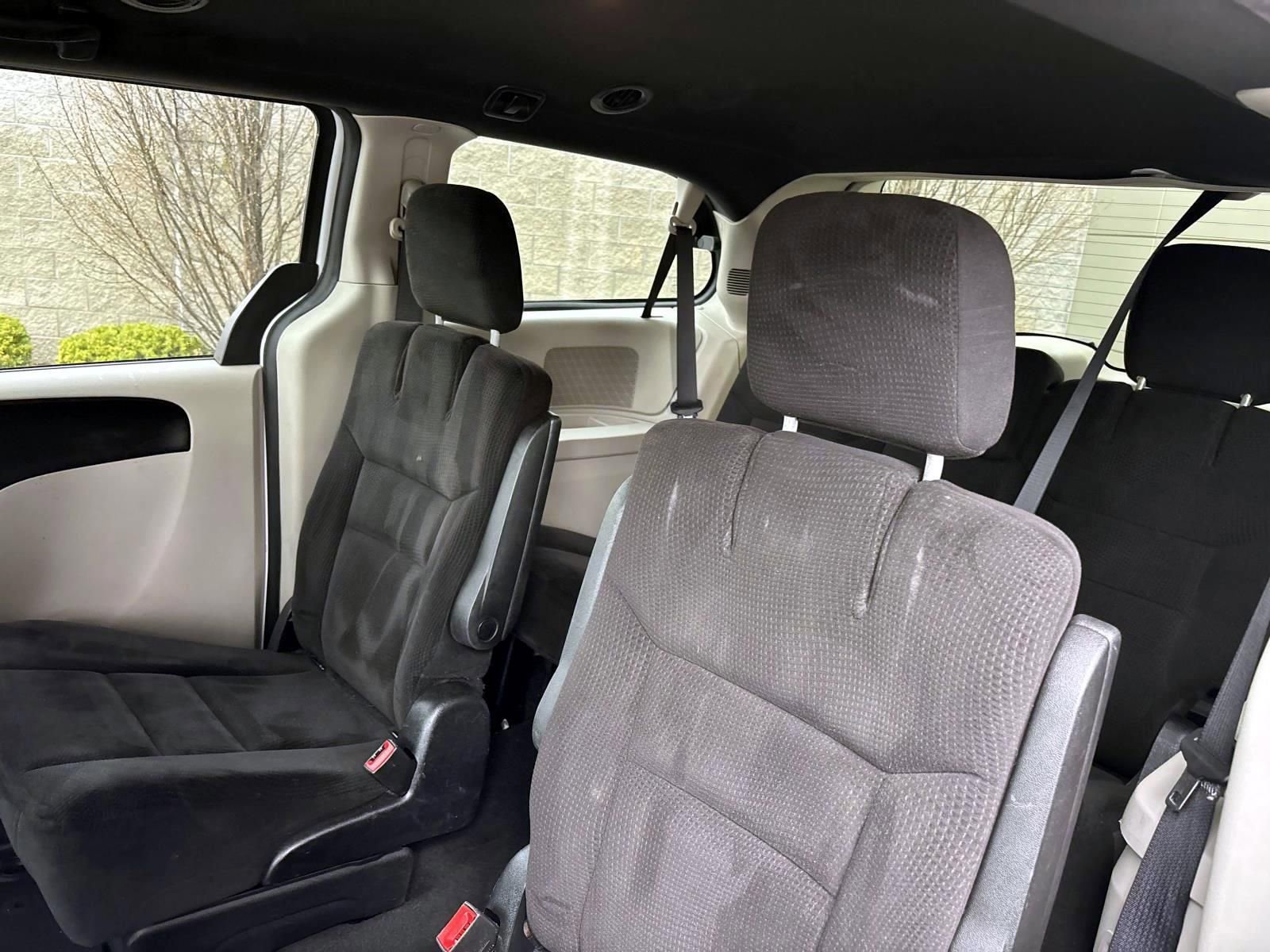 Used 2014 Dodge Grand Caravan SE image 27
