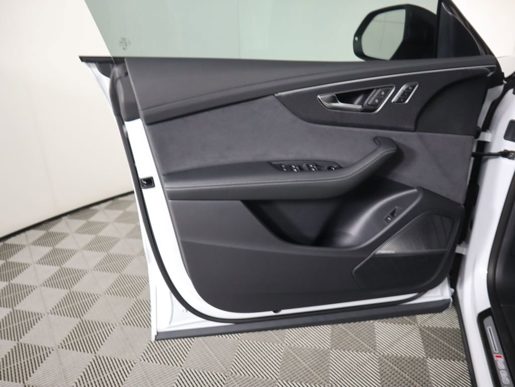 New 2025 Audi RS Q8 performance image 25