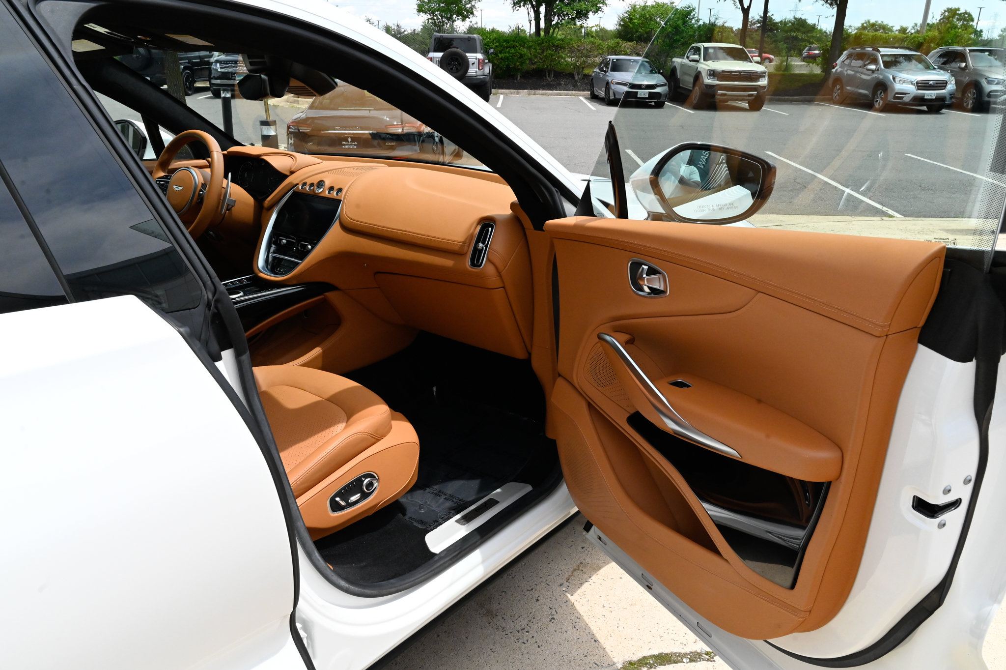 Used 2024 Aston Martin DBX AWD/4WD image 52