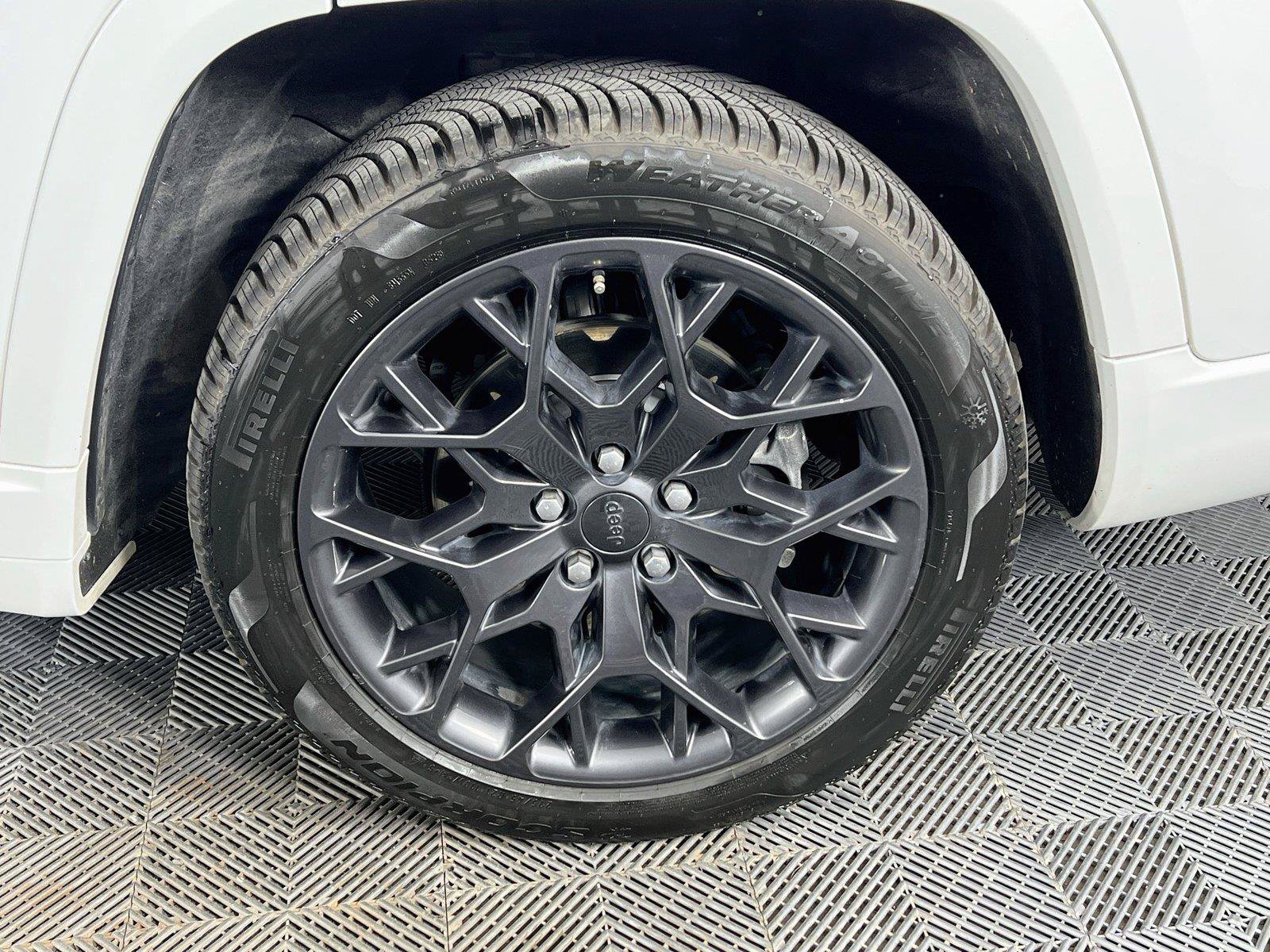 Used 2024 Jeep Grand Cherokee L Summit w/ Advanced Protech Group IV AWD/4WD image 32