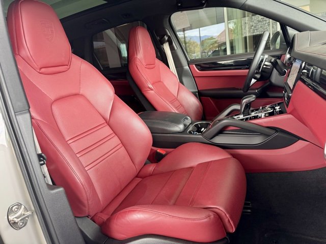 Used 2022 Porsche Cayenne Platinum Edition image 23