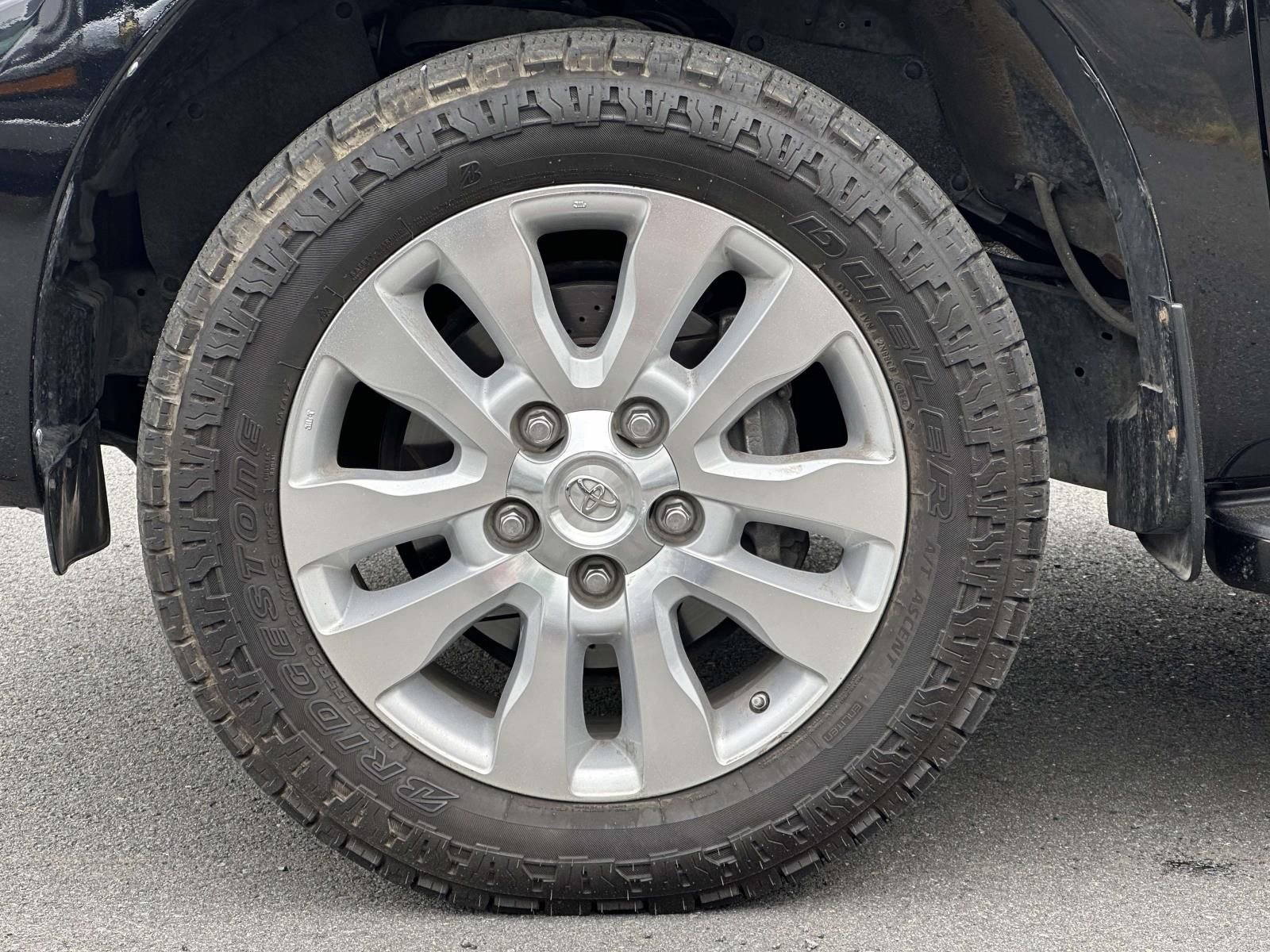 Used 2017 Toyota Sequoia Platinum AWD/4WD image 7