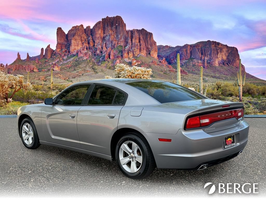 Used 2011 Dodge Charger SE RWD image 4