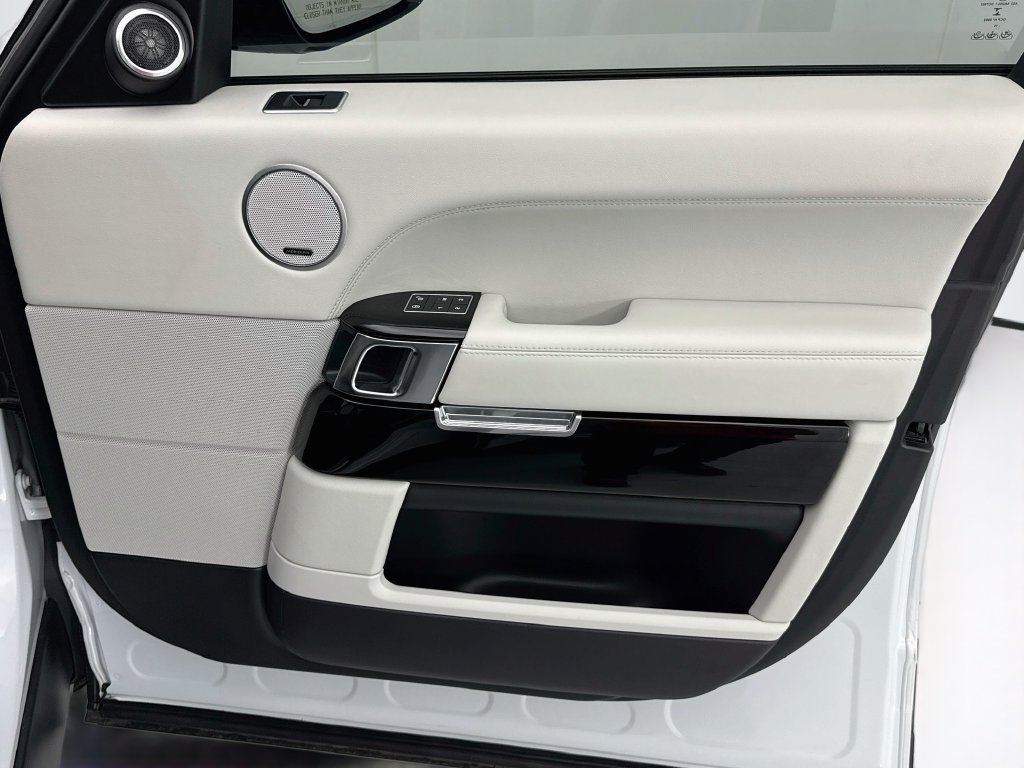 Used 2016 Land Rover Range Rover HSE AWD/4WD image 24