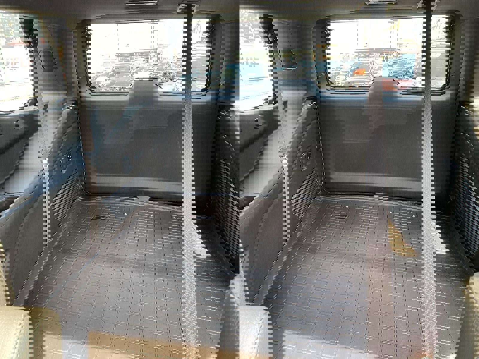 Used 2021 GMC Yukon Denali w/ Denali Premium Package image 32