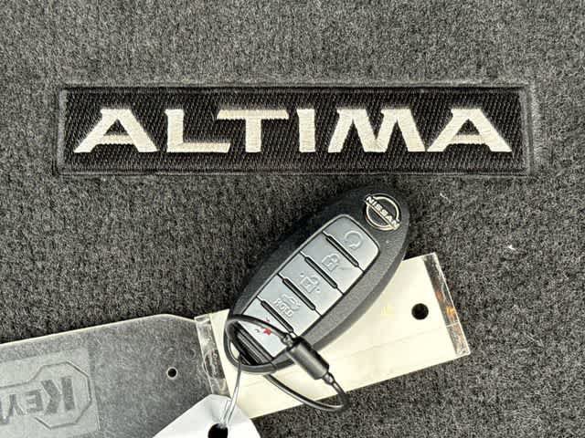 Used 2025 Nissan Altima 2.5 SV FWD image 30