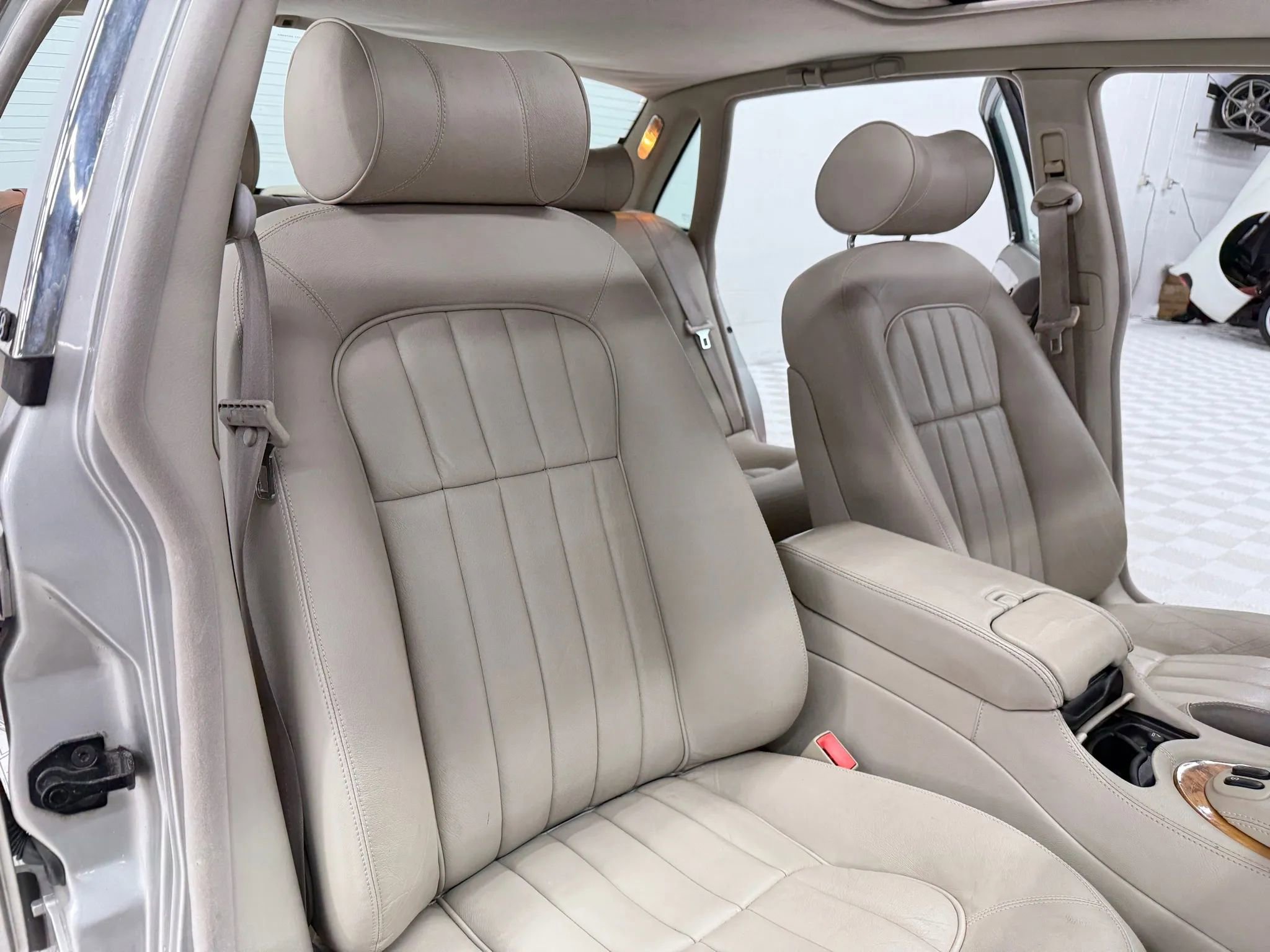 Used 1999 Jaguar XJ8 image 5