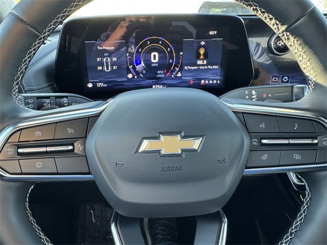 Used 2025 Chevrolet Traverse LT image 18