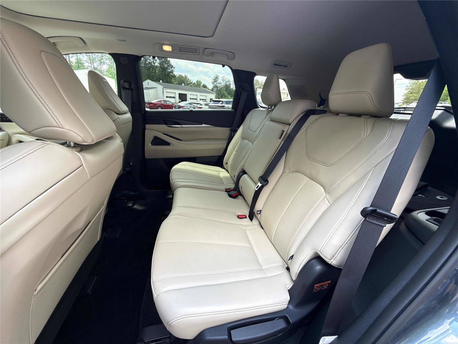 Certified 2025 INFINITI QX60 Sensory w/ Vision Package AWD/4WD image 12