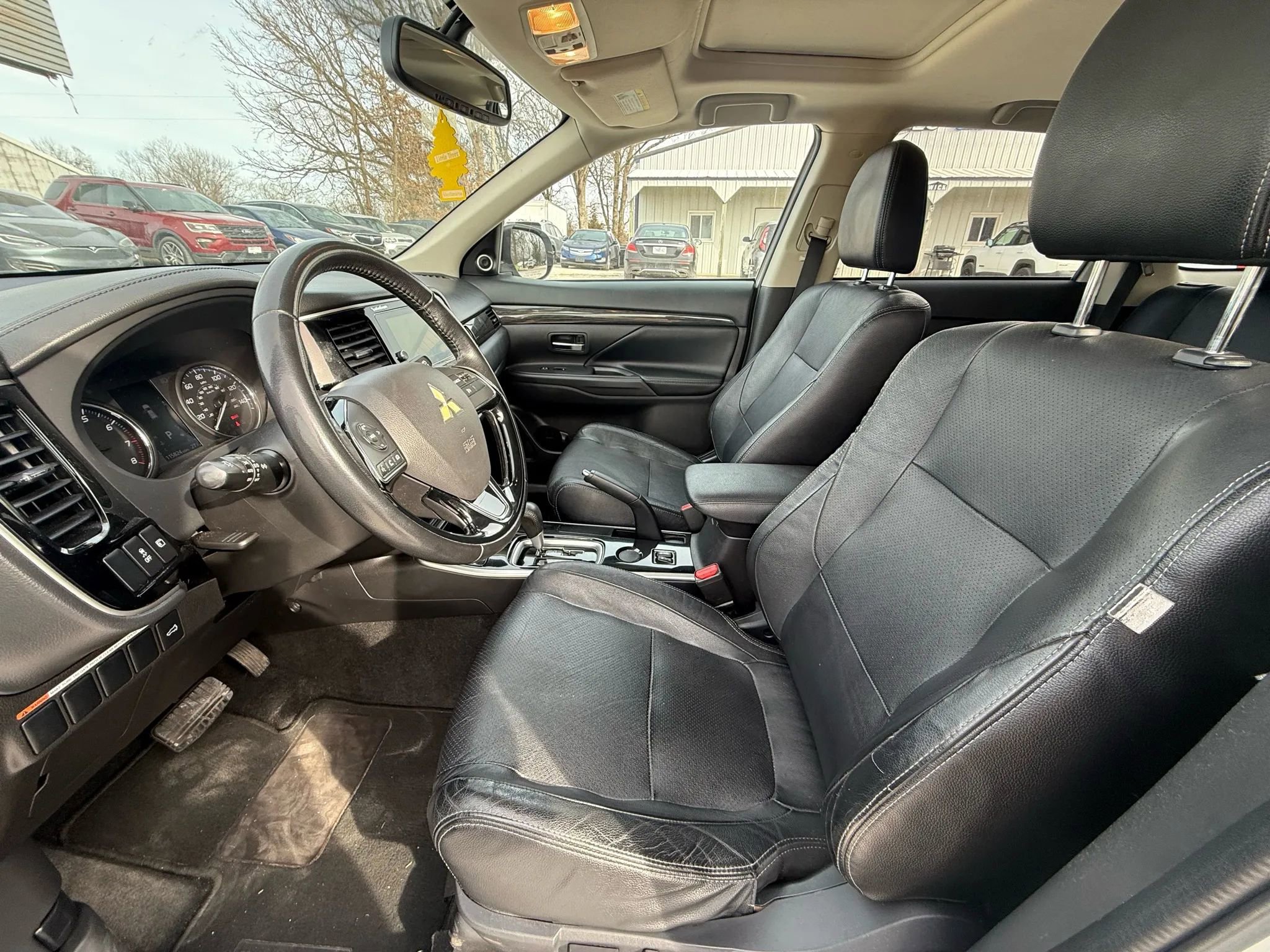 Used 2017 Mitsubishi Outlander SE image 11