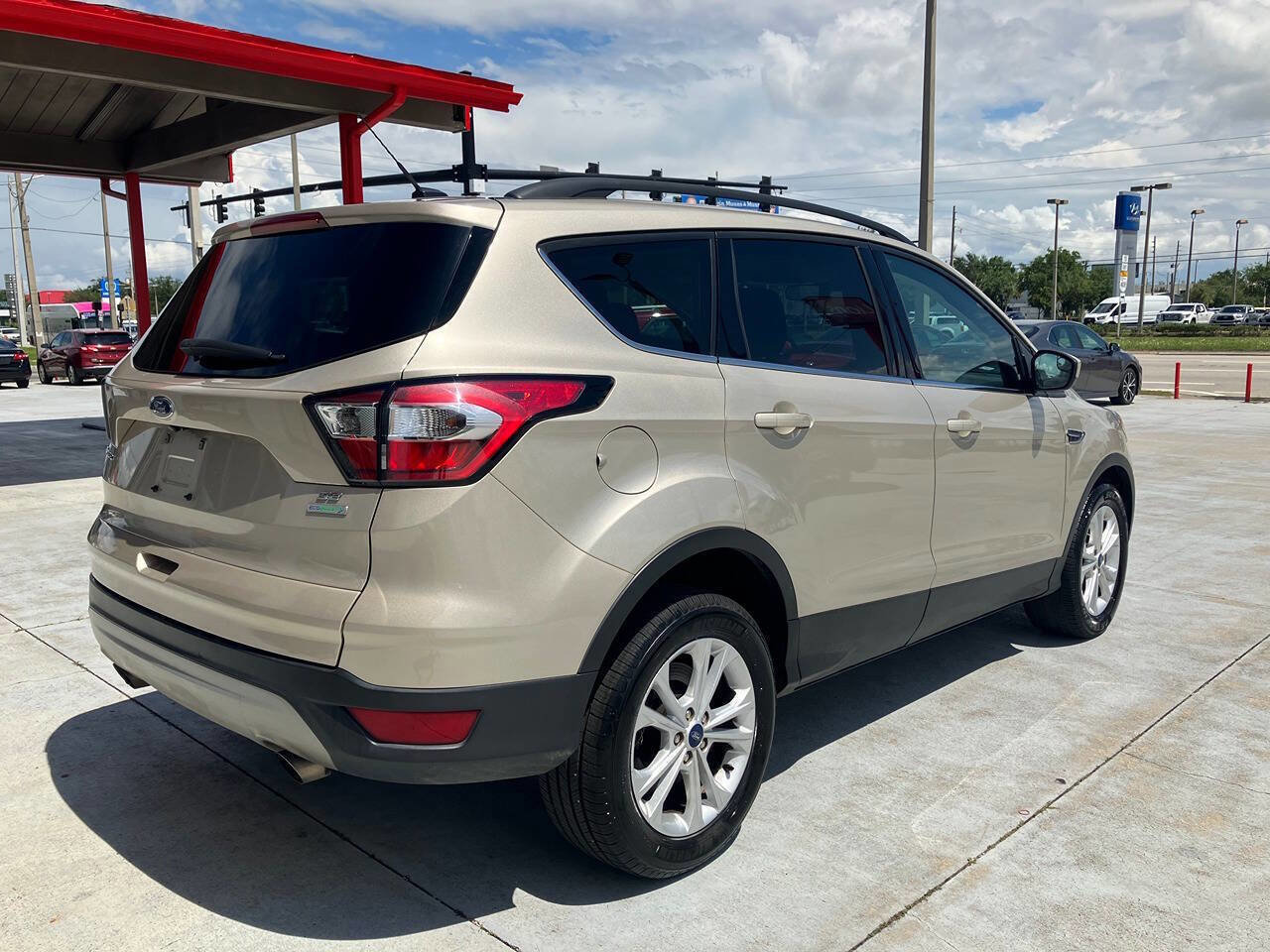 Used 2018 Ford Escape SE image 10
