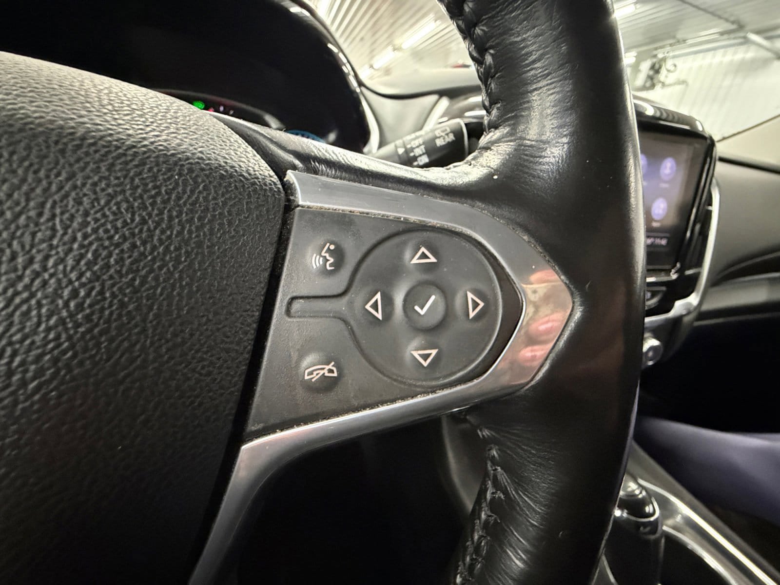 Used 2020 Chevrolet Traverse LT w/ Driver Confidence II Package image 17