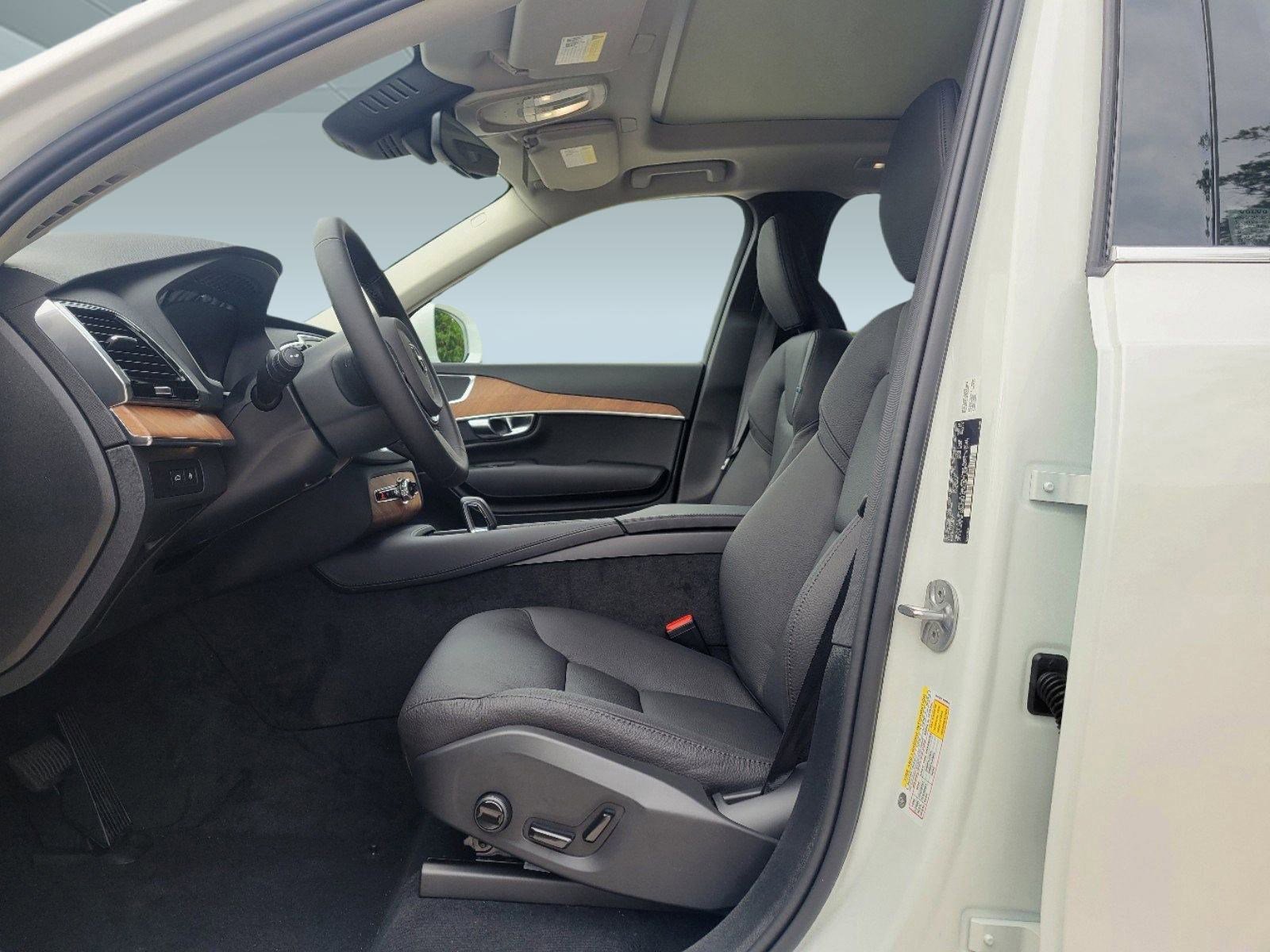 New 2024 Volvo XC90 T8 Plus w/ Protection Package Premier image 5