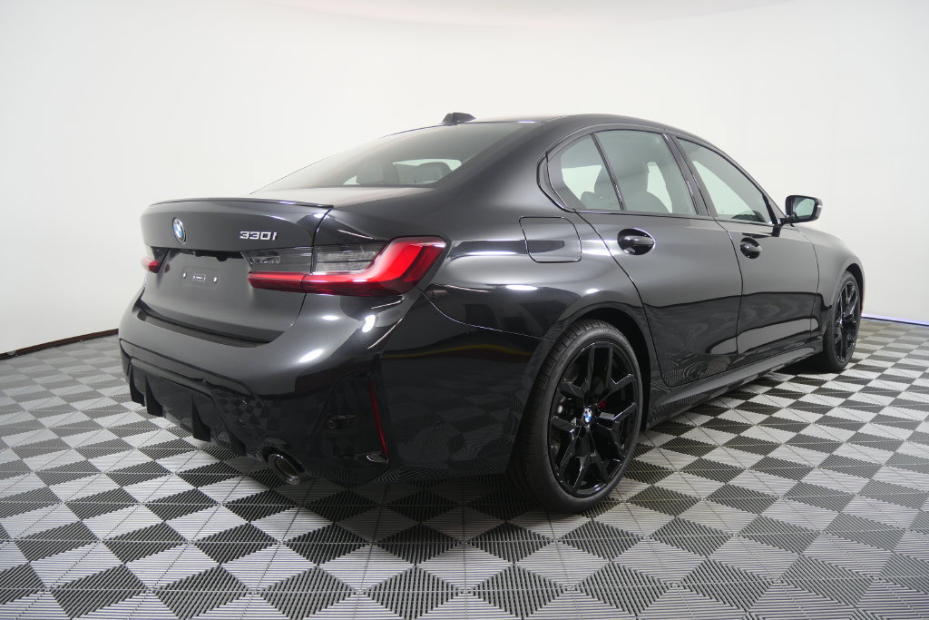 New 2026 BMW 330i Sedan w/ M Sport Package RWD image 4