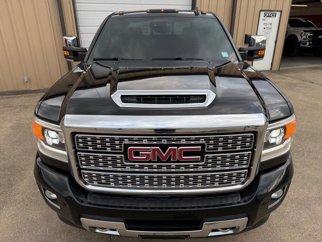 Used 2019 GMC Sierra 2500 Denali w/ Duramax Plus Package AWD/4WD image 12