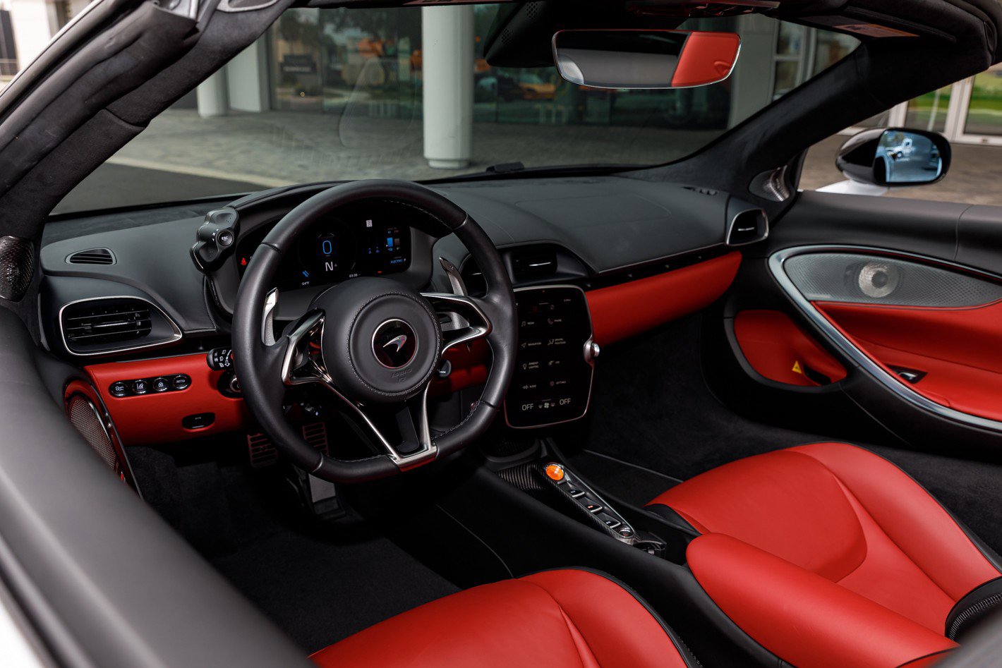 Used 2025 McLaren Artura Spider image 46