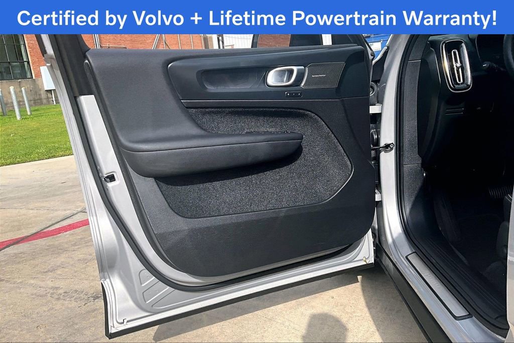 Used 2023 Volvo XC40 Recharge Ultimate image 24