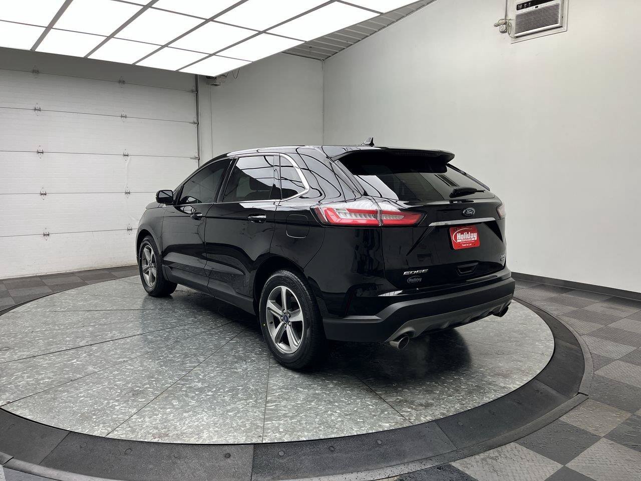 Certified 2020 Ford Edge SEL w/ Convenience Package AWD/4WD image 2