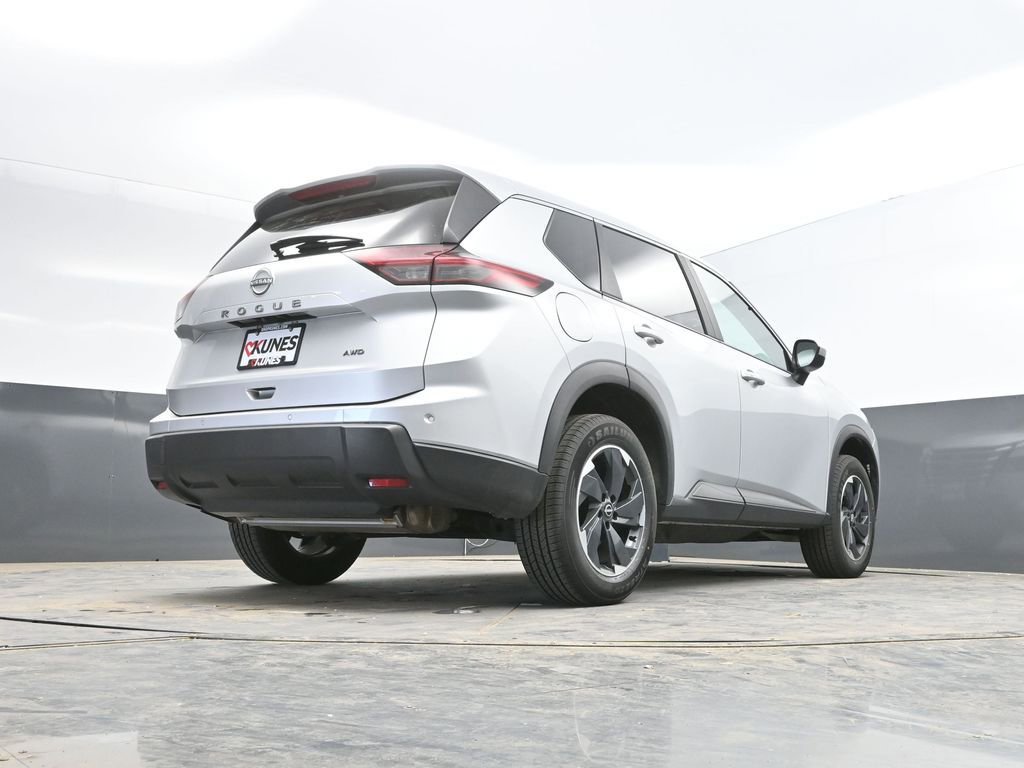 Used 2025 Nissan Rogue SV AWD/4WD image 35