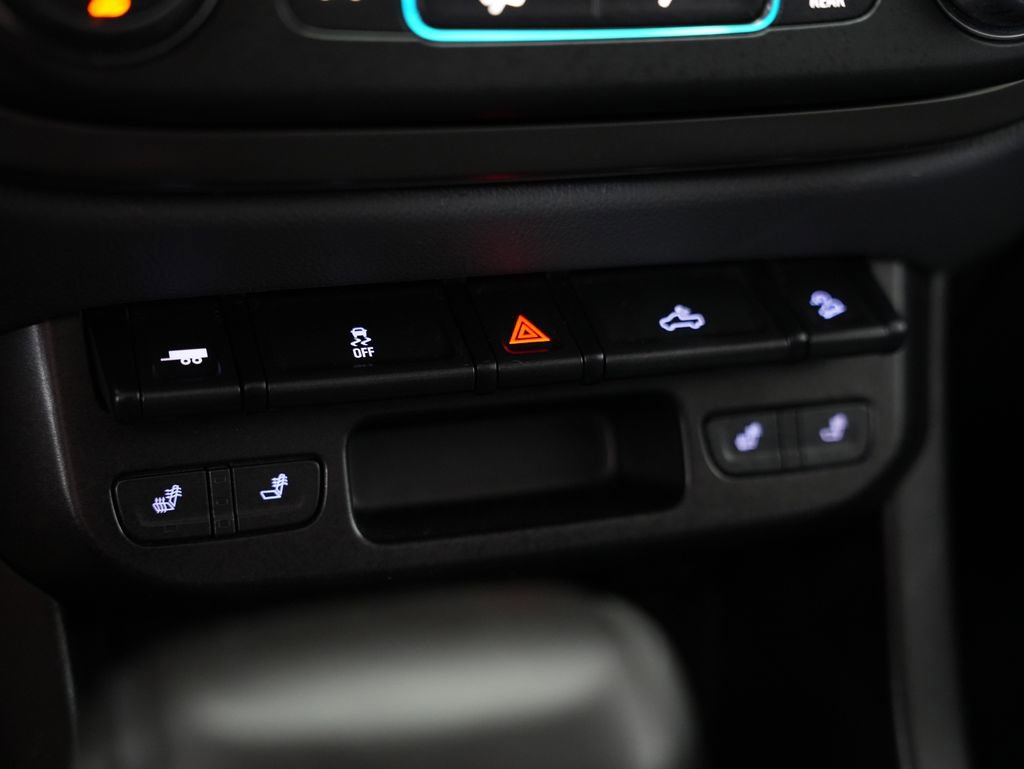 Used 2015 Chevrolet Colorado Z71 w/ LPO, Gearon Divider Package AWD/4WD image 22