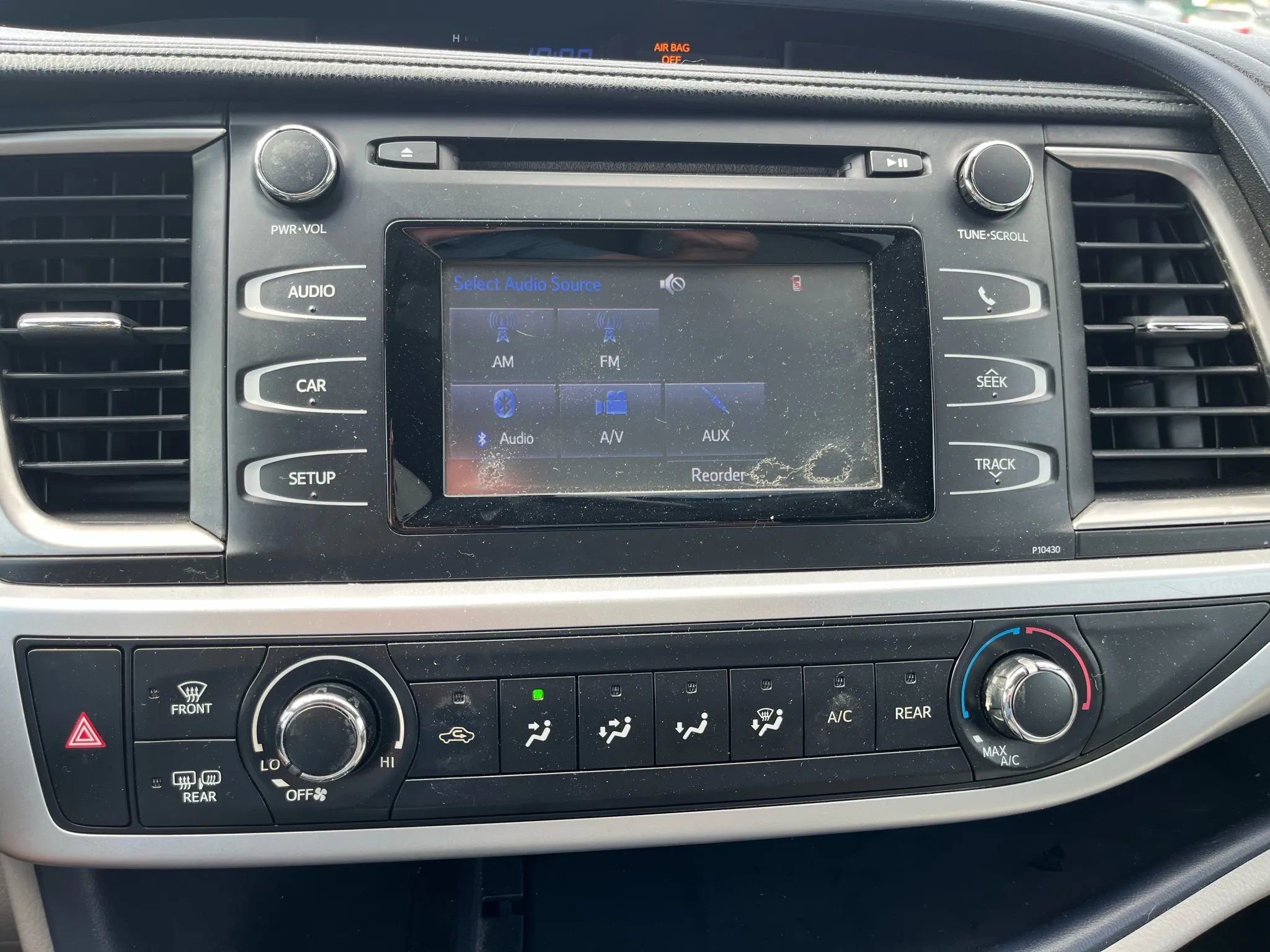 Used 2015 Toyota Highlander LE FWD image 17