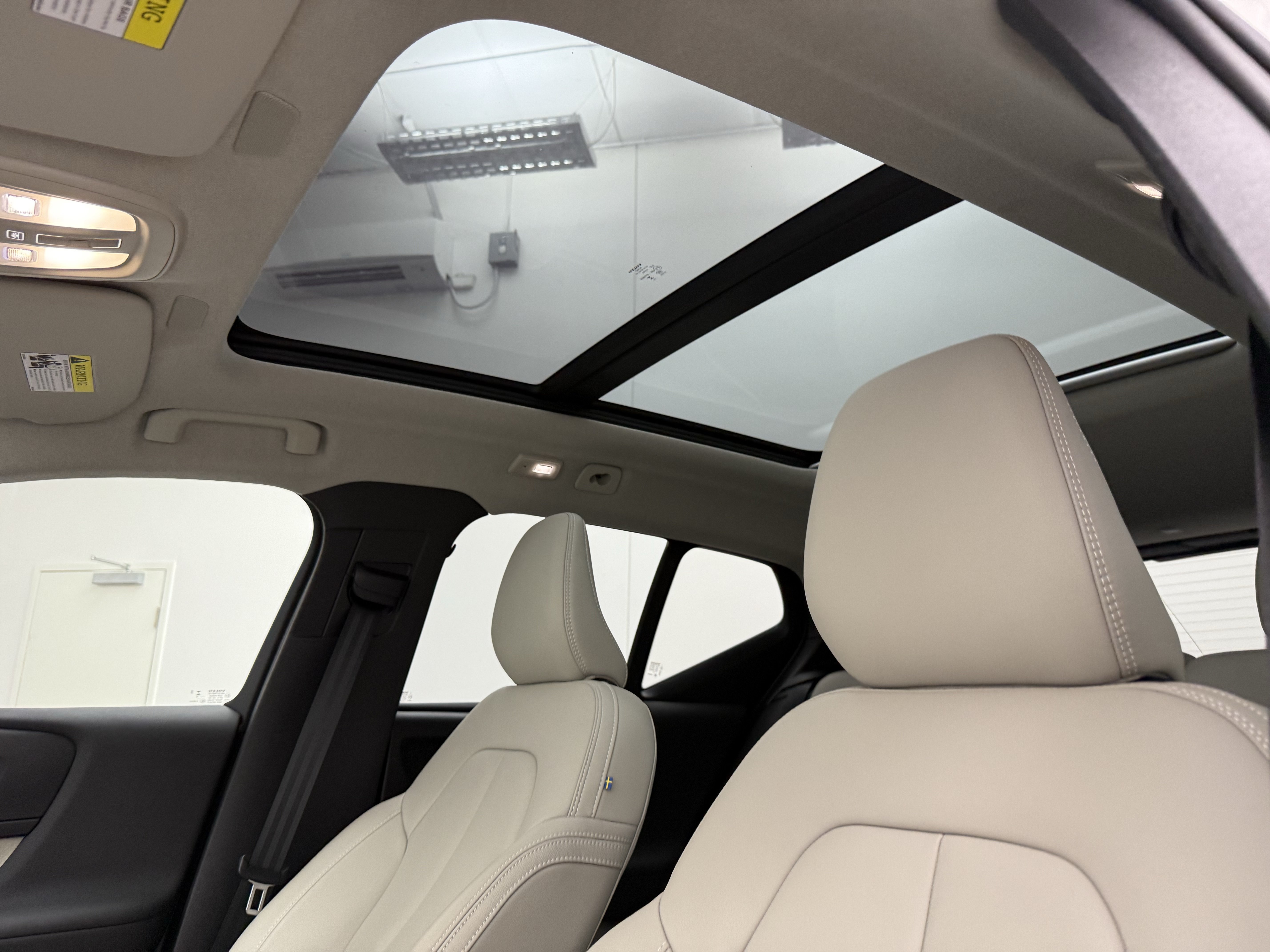 Certified 2025 Volvo XC40 B5 Ultra AWD/4WD image 13