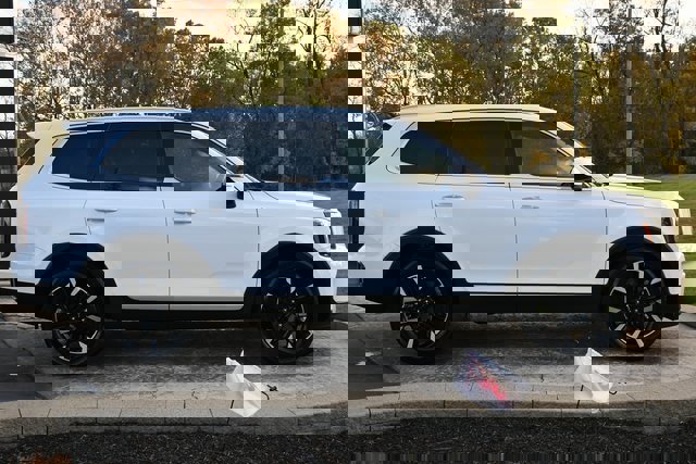 Used 2025 Kia Telluride SX image 4