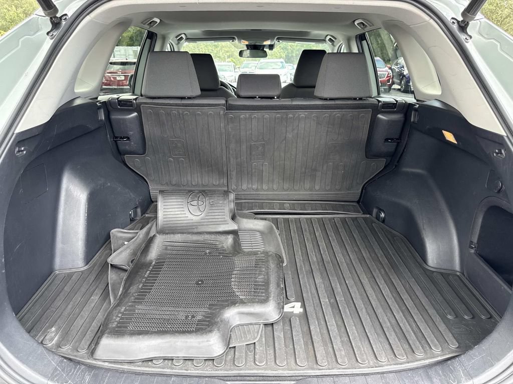 Used 2020 Toyota RAV4 XLE w/ Convenience Package AWD/4WD image 11