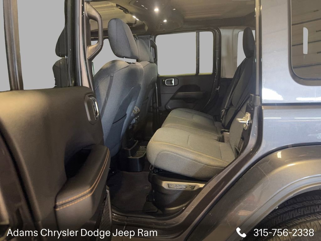 Used 2025 Jeep Wrangler Unlimited Sahara w/ Safety Group AWD/4WD image 9