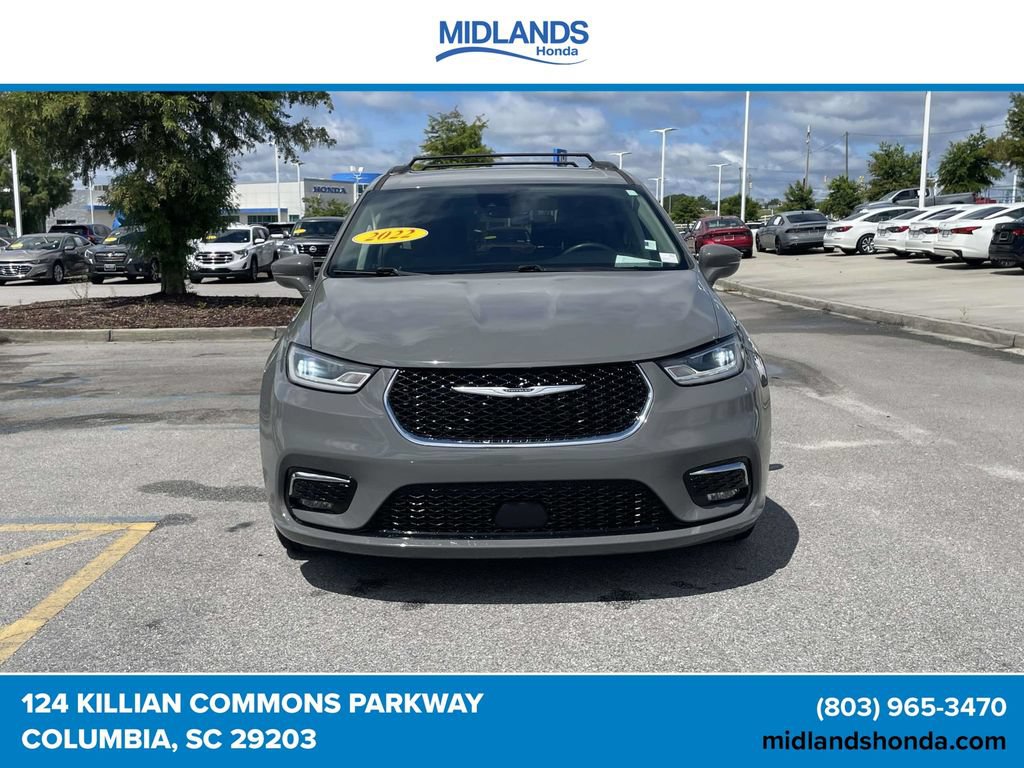 Used 2022 Chrysler Pacifica Touring-L FWD image 2