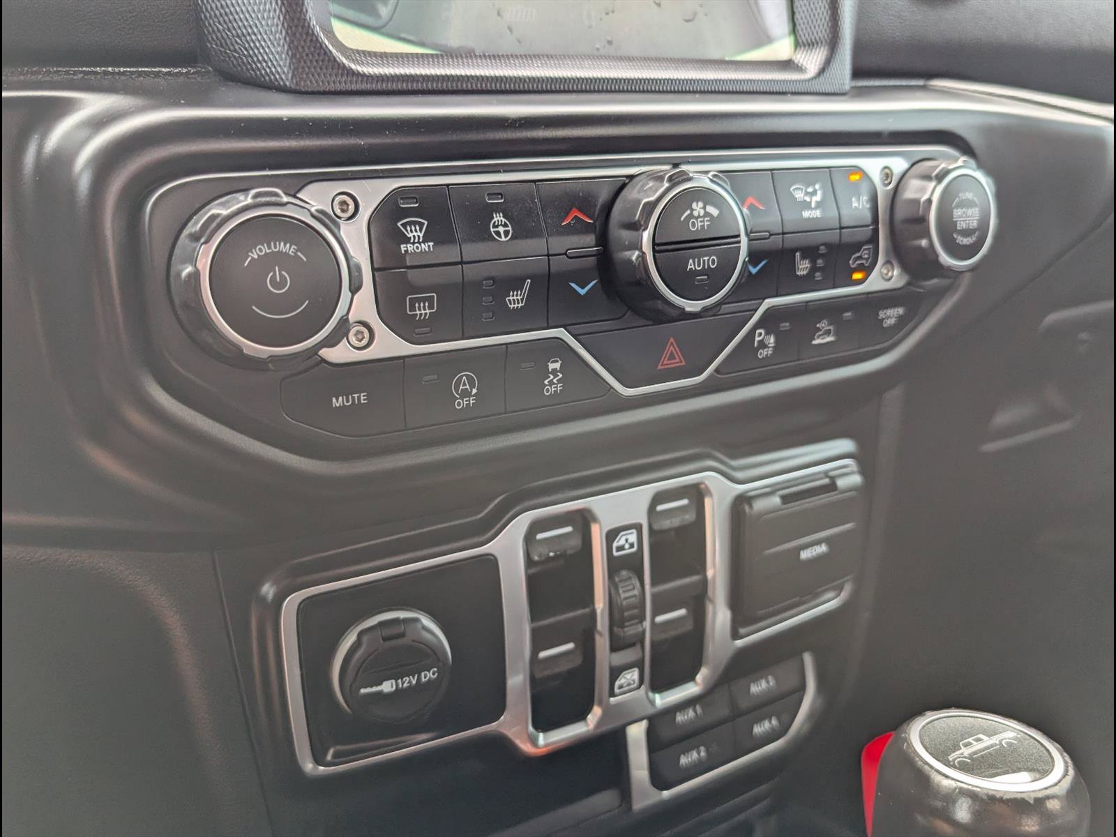 Used 2020 Jeep Gladiator Overland AWD/4WD image 17
