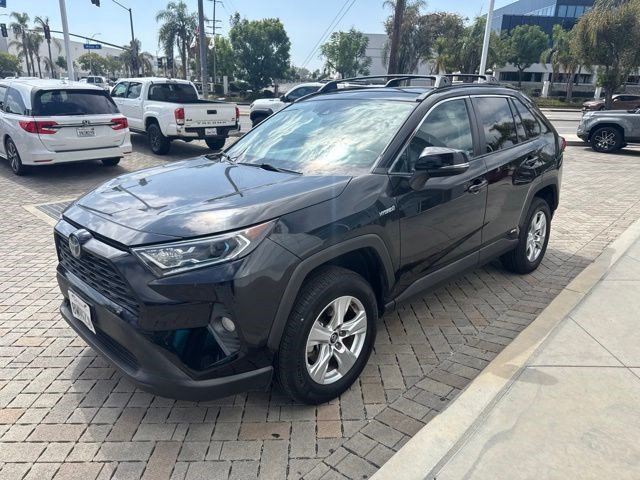 Used 2020 Toyota RAV4 XLE w/ Convenience Package AWD/4WD image 2