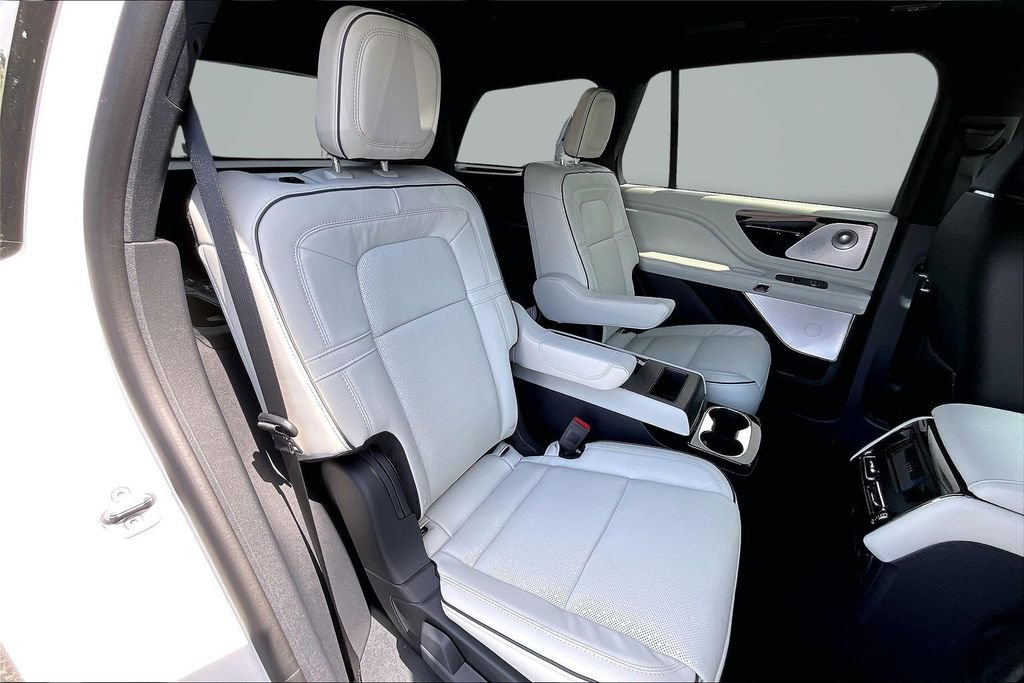 New 2026 Lincoln Aviator Black Label w/ Dynamic Handling Package AWD/4WD image 9