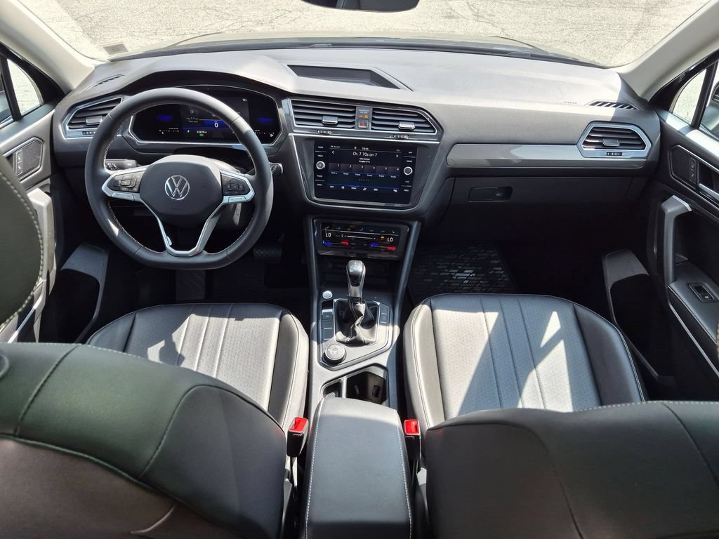Used 2022 Volkswagen Tiguan SE w/ Panoramic Sunroof Package AWD/4WD image 22