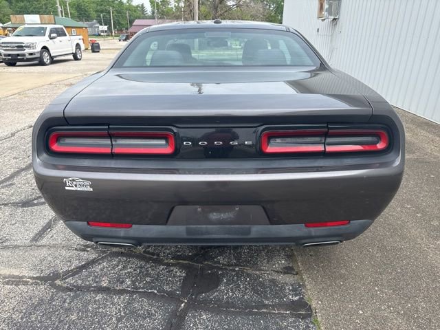 Used 2015 Dodge Challenger SXT RWD image 3