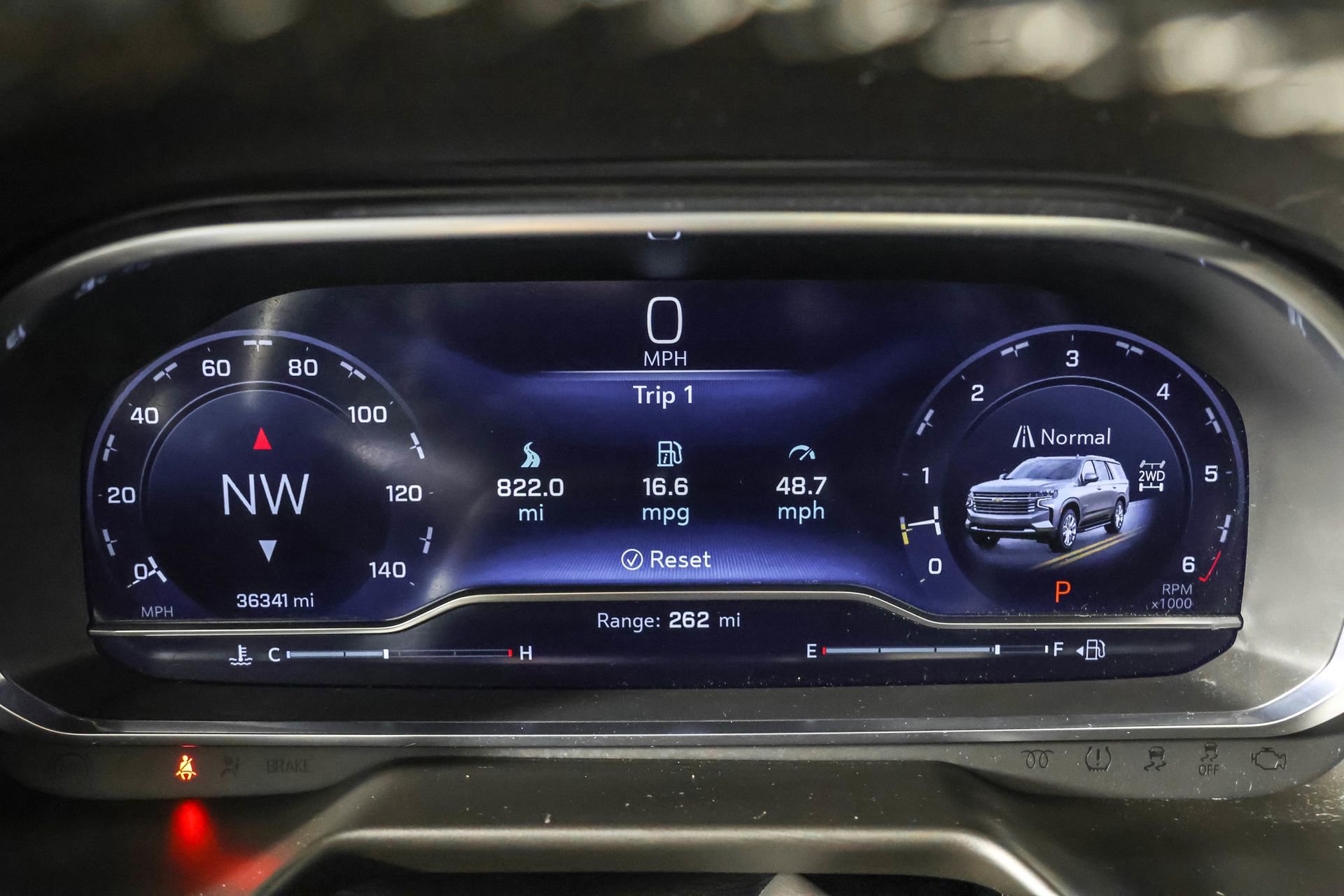 Used 2024 Chevrolet Suburban High Country image 34