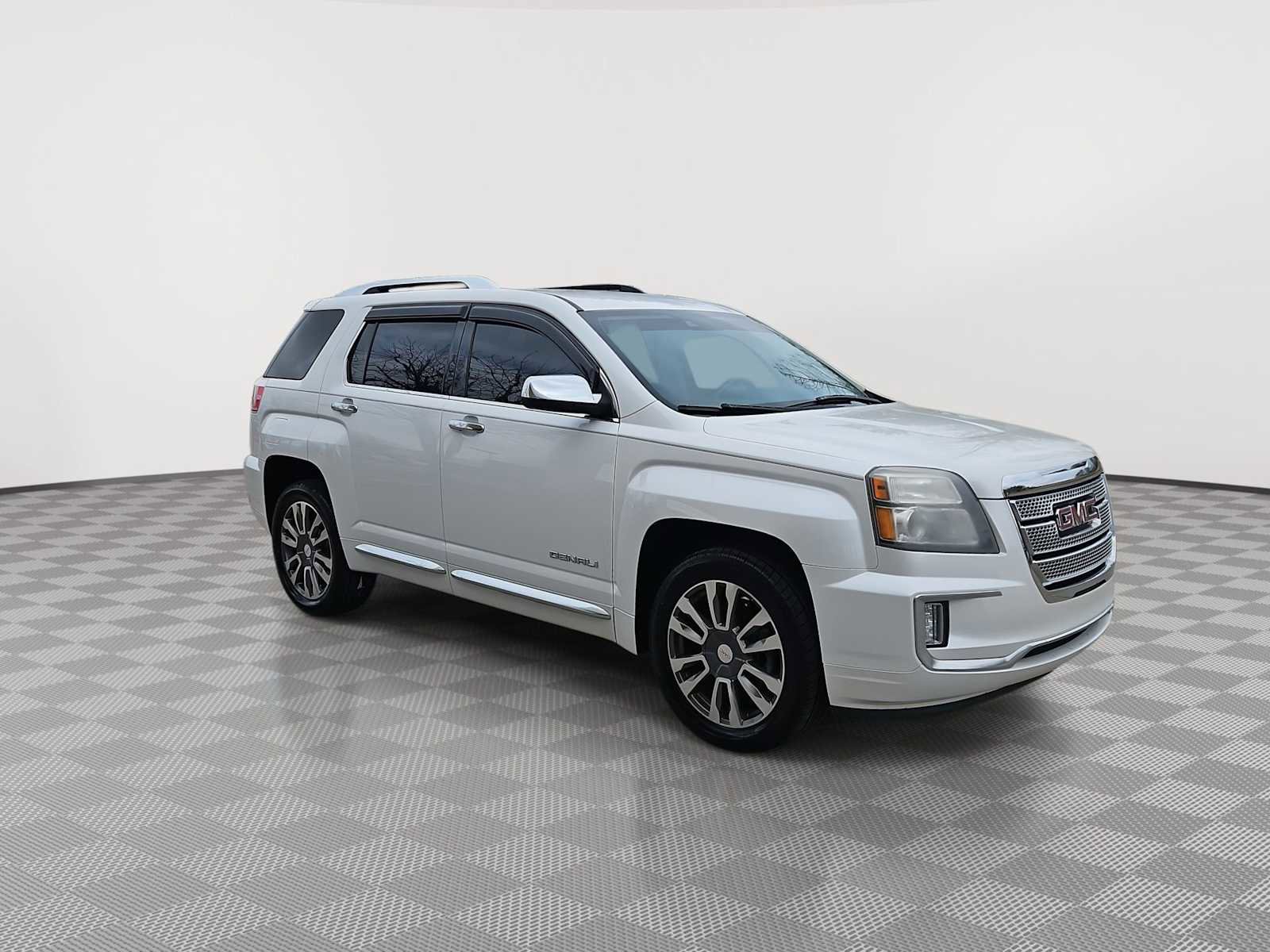 Used 2017 GMC Terrain Denali image 2