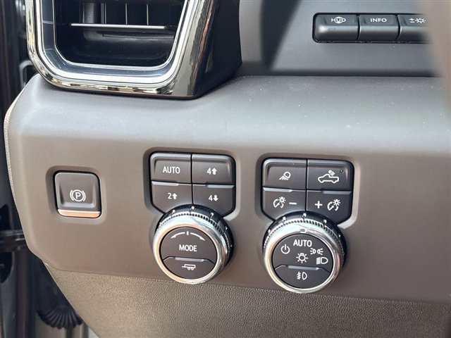 Used 2024 GMC Sierra 2500 Denali w/ Technology Package AWD/4WD image 18
